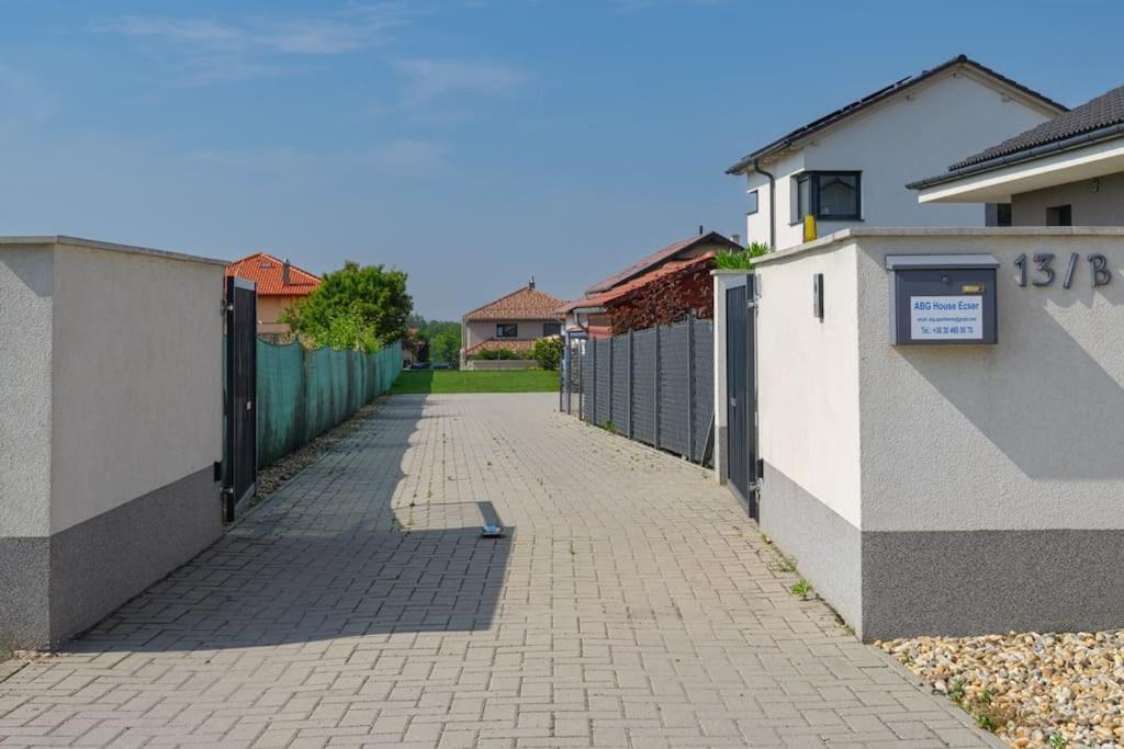 Abg House Ecser Exterior photo